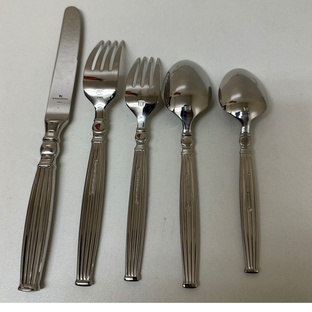 Wedgwood Colosseum 18/10 Stainless Steel 5 Piece Flatware Place Setting Korea - Picture 2 of 5